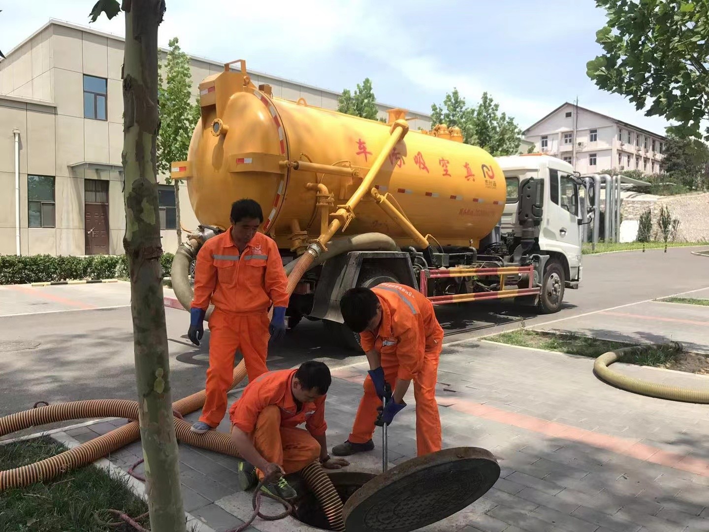 吉县化粪池清理与5-8吨吸粪车施工效率分析